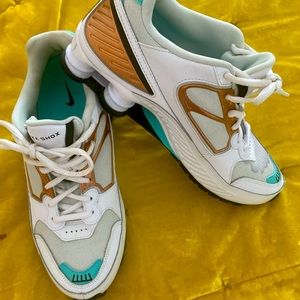 Nike Shox Enigma 9000 women’s shoe